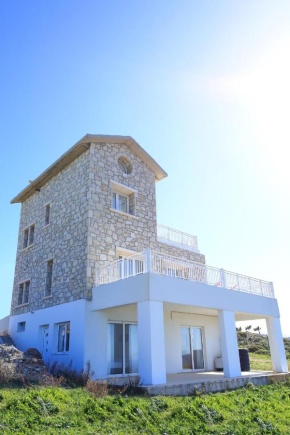 Beautiful Villa with Sea View - Sleeps 2-6 - Travel Cot Included