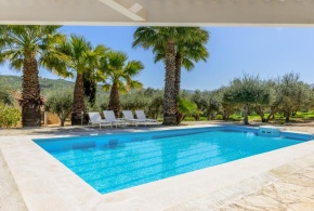 The Olive Grove Villas with swimming pool and breakfast